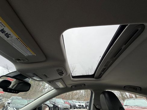 Used 2017 Buick Regal Premium w/ Driver Confidence Package #2 image 20