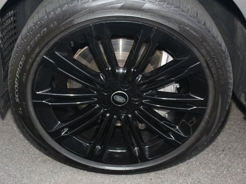 Used 2023 Land Rover Range Rover SE image 9