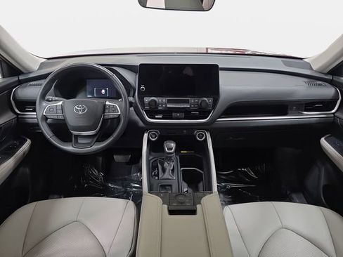 Certified 2024 Toyota Grand Highlander AWD image 9
