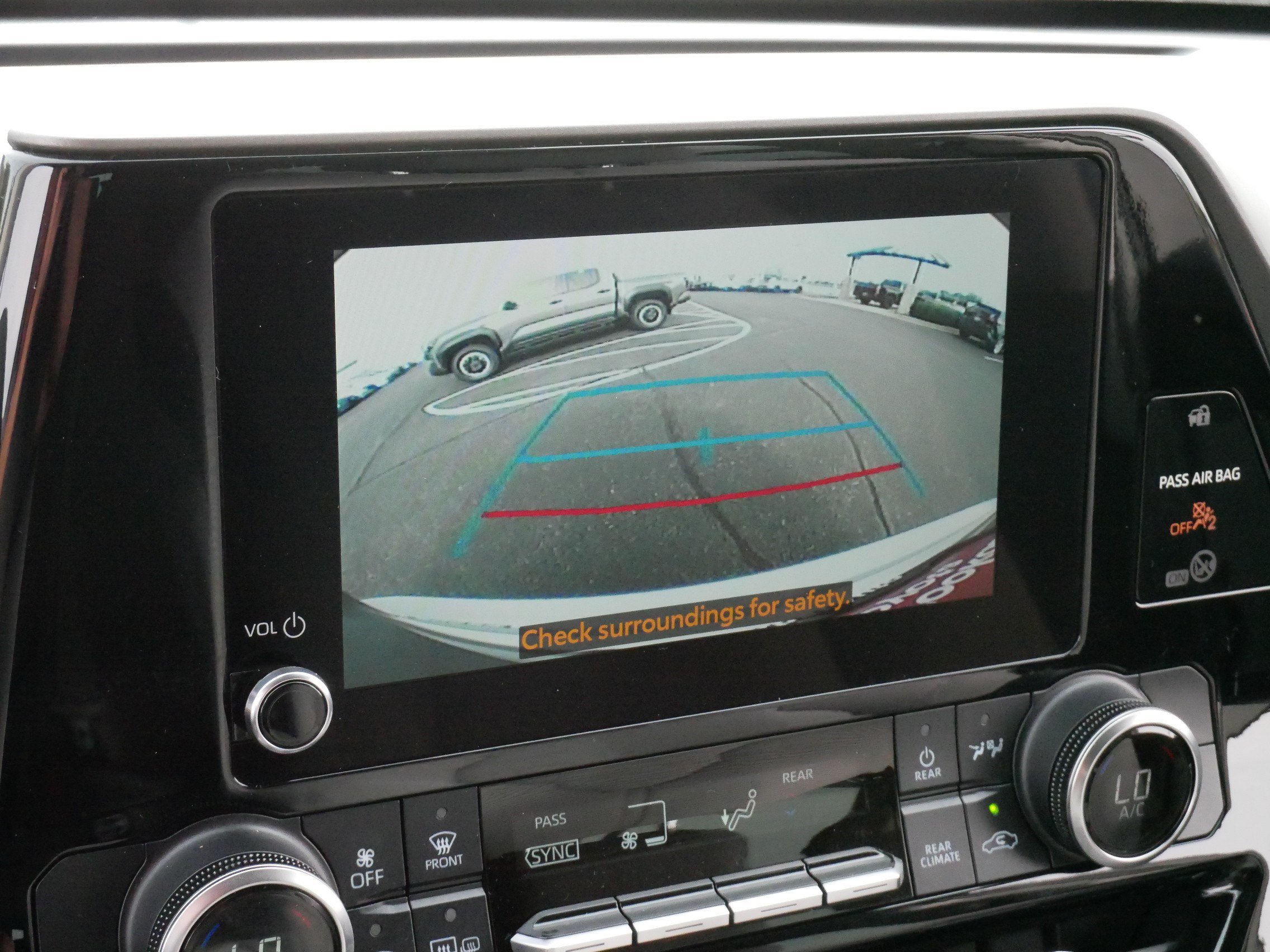 Used 2023 Toyota Highlander L AWD/4WD image 29