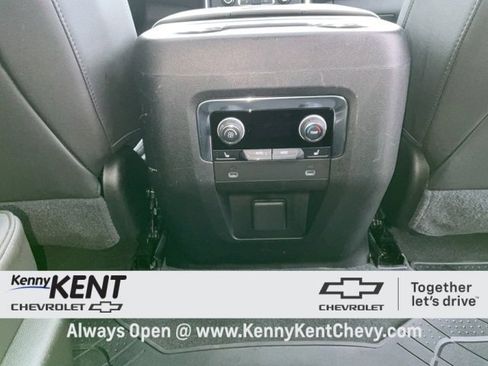 Used 2021 Chevrolet Tahoe Z71 w/ Z71 Signature Package image 16