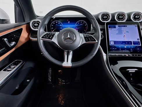 Certified 2025 Mercedes-Benz GLC 300 4MATIC image 6