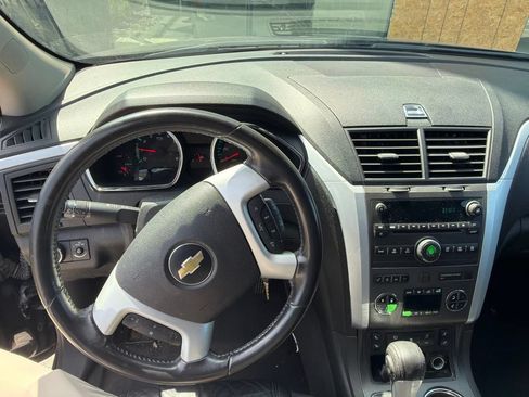 Used 2011 Chevrolet Traverse LT FWD image 9