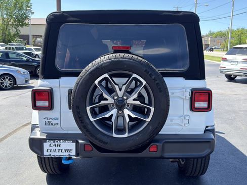 Used 2024 Jeep Wrangler Unlimited w/ Convenience Group AWD/4WD image 76