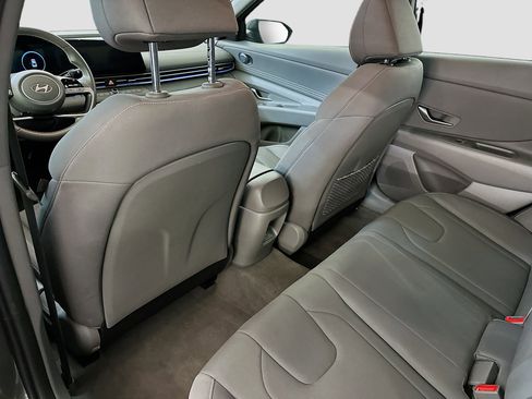 Used 2025 Hyundai Elantra SEL image 29