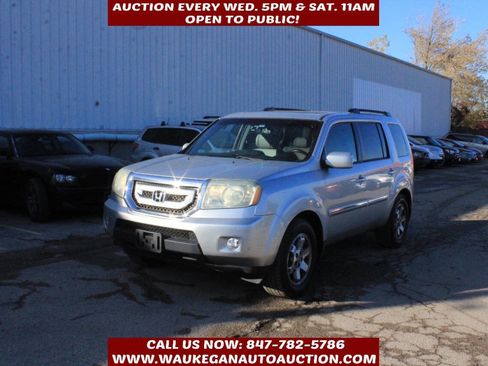 Used 2010 Honda Pilot Touring image 1