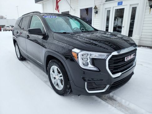 Used 2023 GMC Terrain SLE w/ Driver Convenience Package image 3