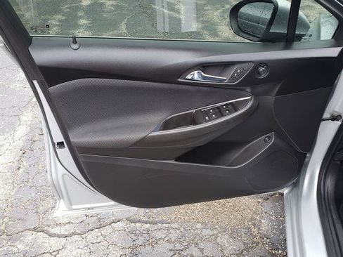 Used 2017 Chevrolet Cruze LT w/ Convenience Package FWD image 11