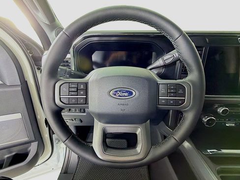 New 2026 Ford F250 Lariat w/ Black Appearance Package AWD/4WD image 12