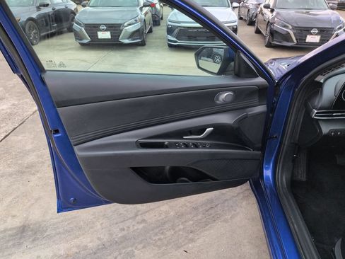 Used 2025 Hyundai Elantra SEL FWD image 11