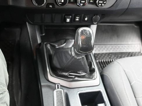 Used 2019 Toyota Tacoma TRD Sport AWD/4WD image 21