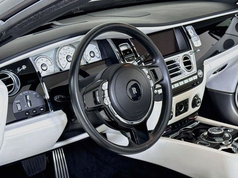Used 2018 Rolls-Royce Dawn RWD image 15