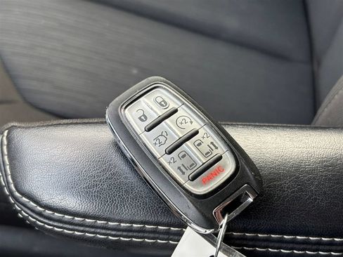 Used 2022 Chrysler Voyager LX FWD image 27
