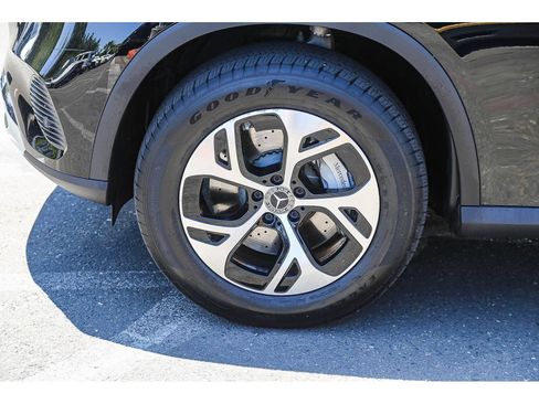 Used 2025 Mercedes-Benz GLC 350e 4MATIC image 9