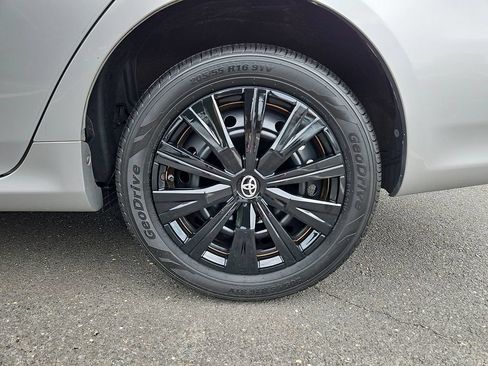 Used 2013 Toyota Corolla LE FWD image 9