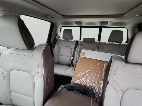 New 2026 RAM 1500 Laramie AWD/4WD image 21