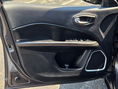 Used 2020 Jeep Compass Latitude w/ Cold Weather Group image 19
