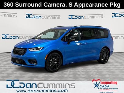 New 2026 Chrysler Pacifica Select w/ S Appearance Package