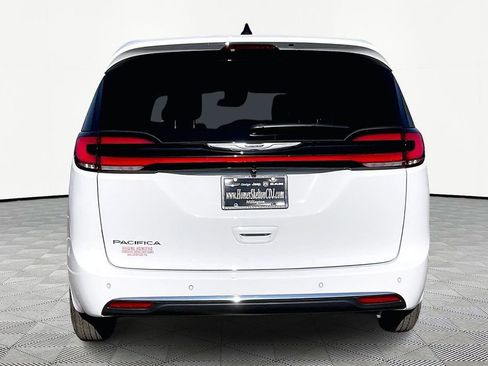 New 2026 Chrysler Pacifica Select image 4
