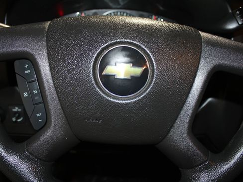 Used 2017 Chevrolet Express 2500 Extended RWD image 15