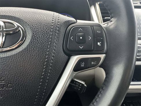 Used 2019 Toyota Highlander Limited image 14