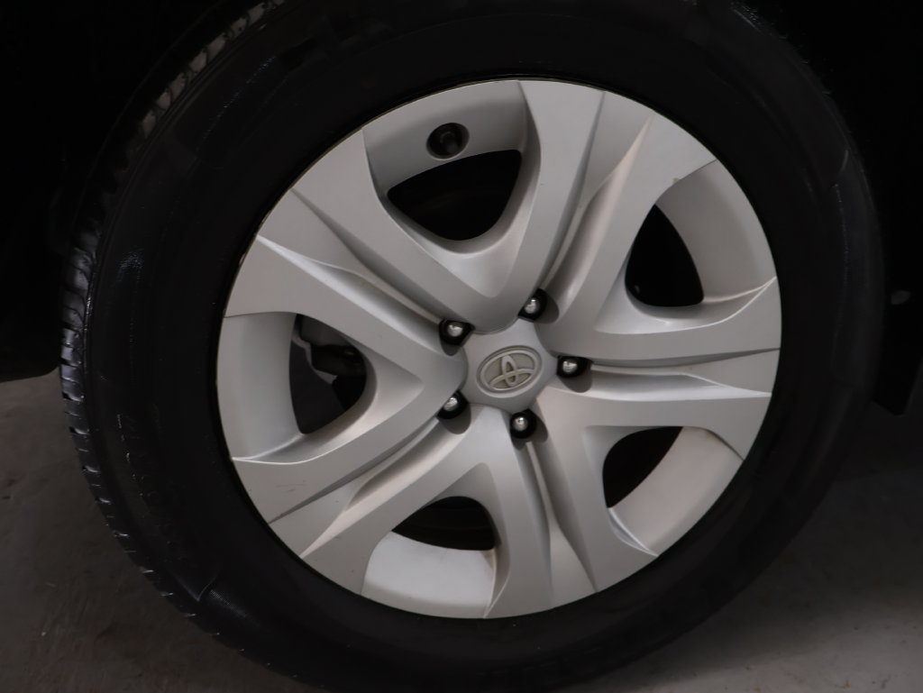 Used 2015 Toyota RAV4 LE FWD image 32