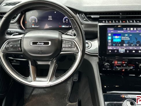 Used 2022 Jeep Grand Cherokee L Laredo image 17