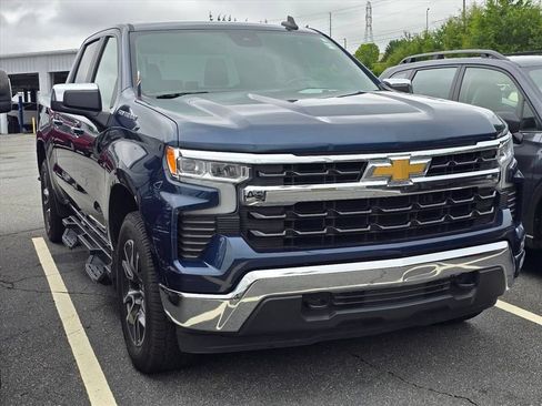 Used 2022 Chevrolet Silverado 1500 LT AWD/4WD image 9