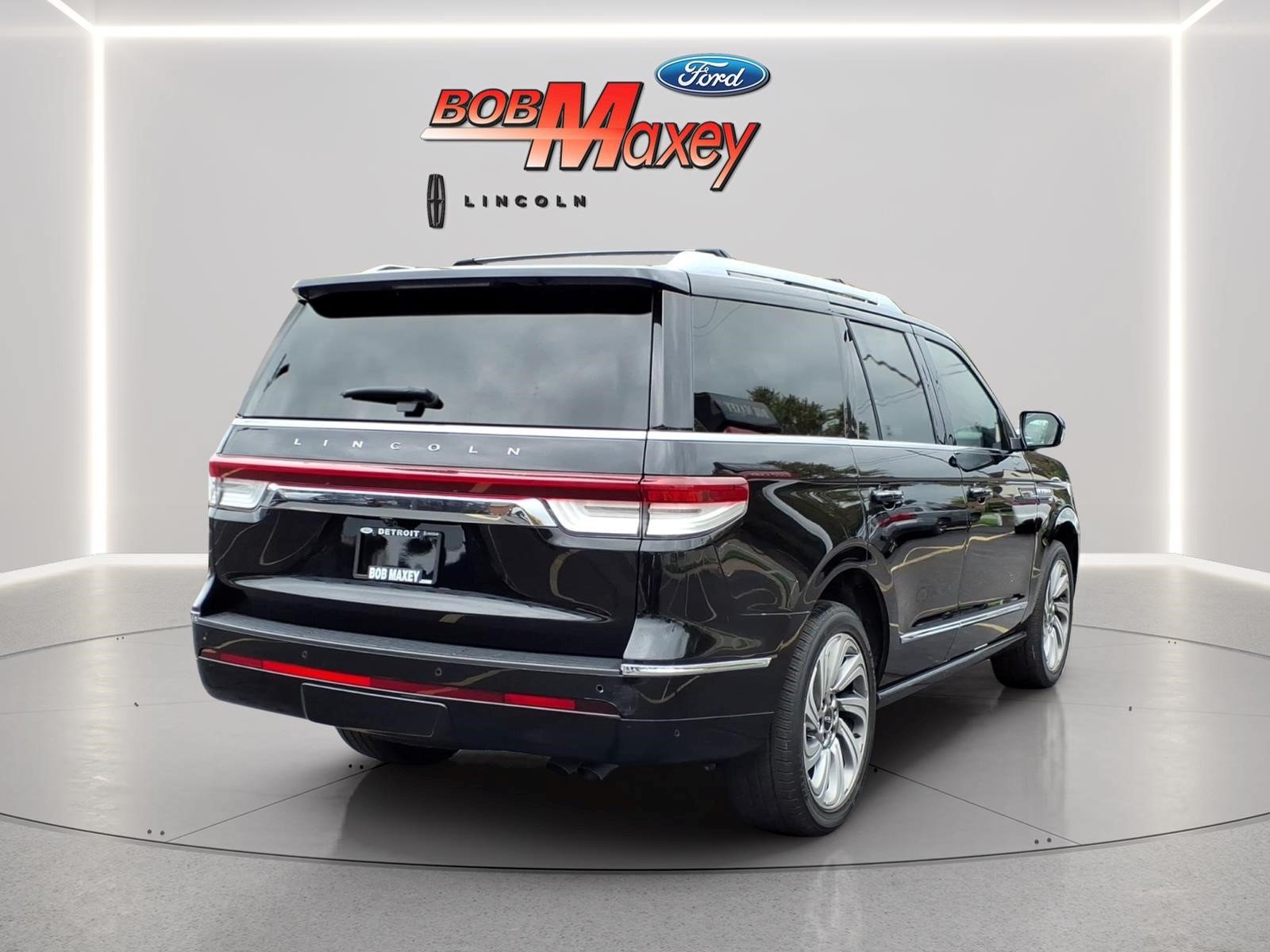 Used 2022 Lincoln Navigator 4WD image 4