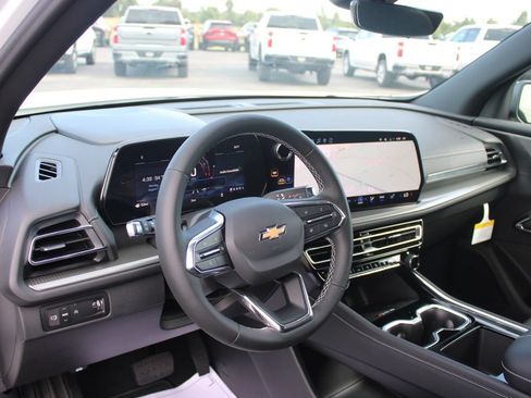 New 2027 Chevrolet Traverse LT w/ Driver Confidence Package FWD image 23