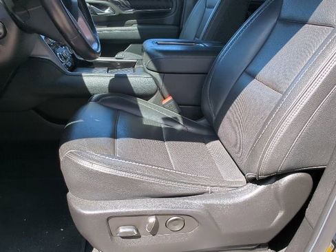 Used 2023 GMC Yukon XL Denali AWD/4WD image 11