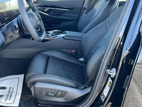 New 2025 BMW 530i xDrive w/ Premium Package image 10