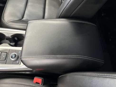 Certified 2022 Ford Explorer XLT w/ Equipment Group 202A image 32