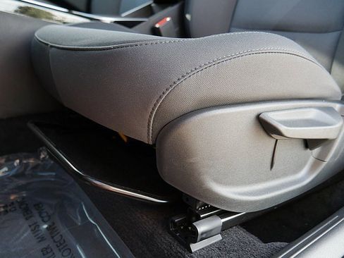 Used 2024 Kia Niro LX image 12