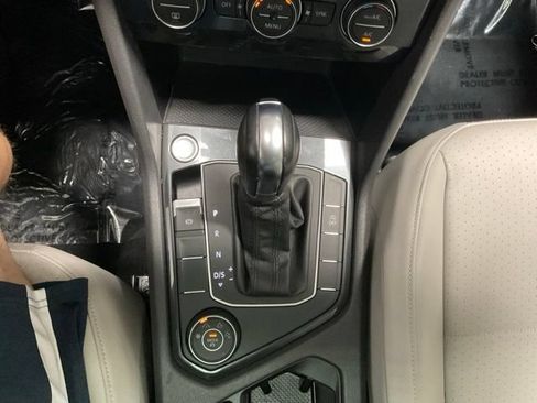Used 2019 Volkswagen Tiguan SE w/ Panoramic Sunroof Package AWD/4WD image 37