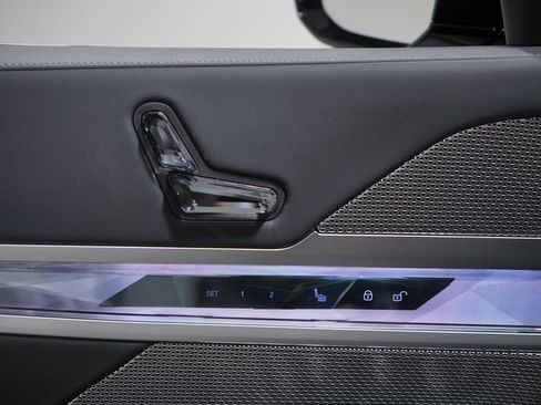 New 2026 BMW 740i w/ Premium Package image 18