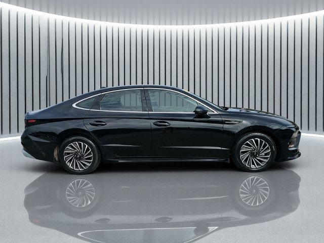 Used 2025 Hyundai Sonata Limited FWD image 3