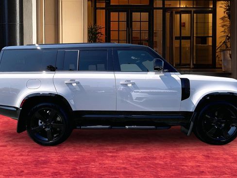 New 2026 Land Rover Defender 130 X-Dynamic SE AWD/4WD image 2