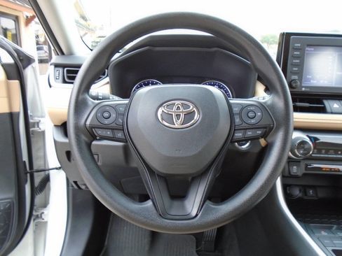 Used 2021 Toyota RAV4 XLE image 15
