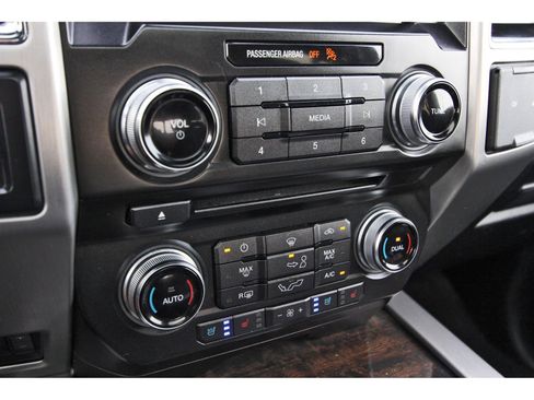 Used 2015 Ford F150 Platinum w/ Equipment Group 701A Luxury AWD/4WD image 26