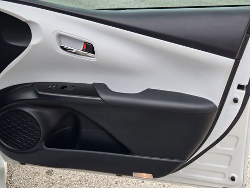 Used 2022 Toyota Prius Prime XLE FWD image 28