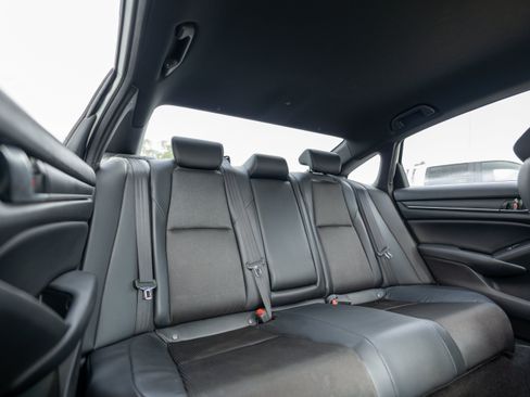 Used 2018 Honda Accord Sport image 11