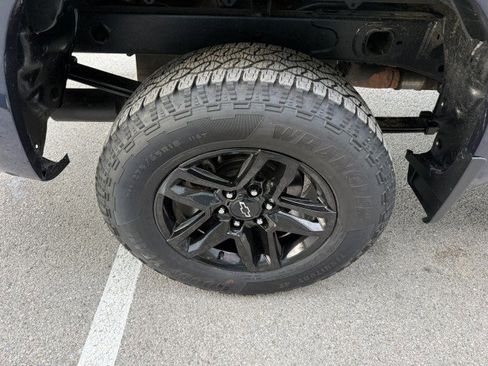 Used 2020 Chevrolet Silverado 1500 LT Trail Boss image 11