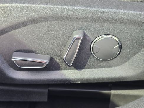 Used 2019 Ford Fusion SE FWD image 23