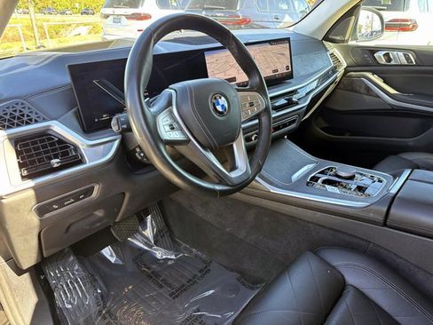 Used 2024 BMW X7 xDrive40i w/ Premium Package image 21