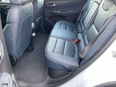 Used 2022 Chevrolet Bolt EUV LT w/ Convenience Package image 16