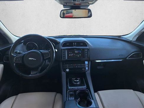 Used 2017 Jaguar F-PACE image 14