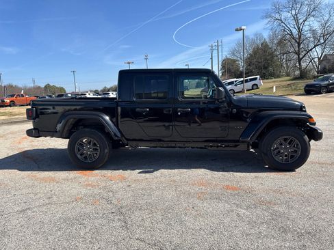 New 2026 Jeep Gladiator Sport image 4