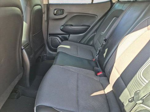 Used 2022 Hyundai Venue Limited FWD image 19