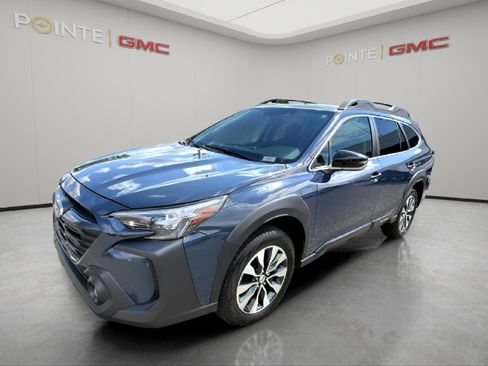 Used 2023 Subaru Outback Limited image 3